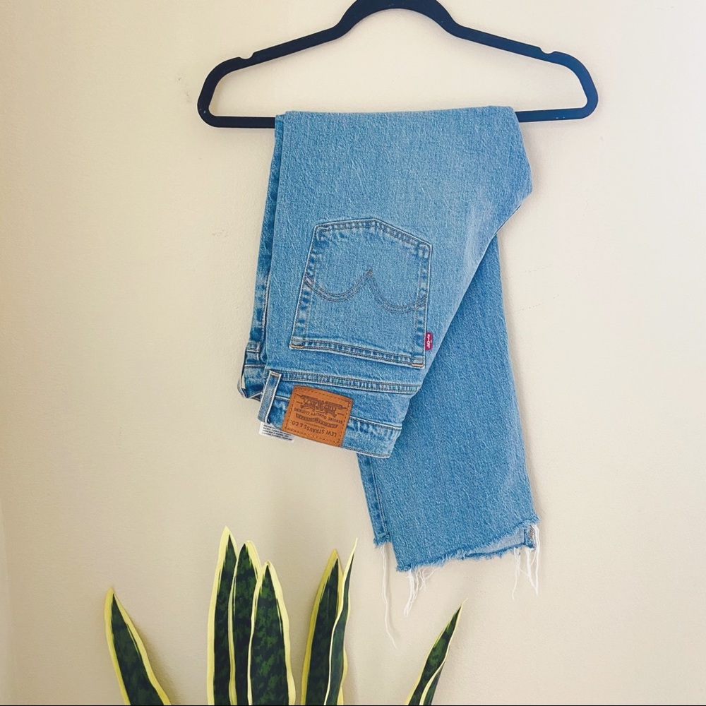 LEVI’S WEDGIE STRAIGHT CROPPED JEANS SZ 28